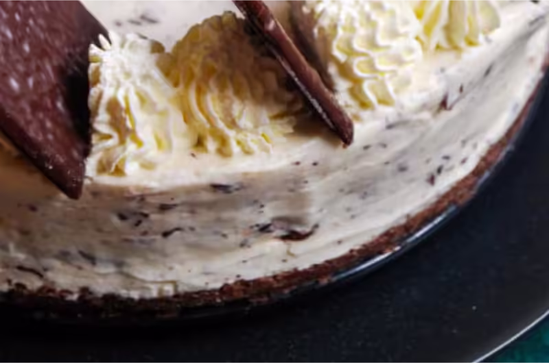 No-Bake Cheesecake with a Brownie Base