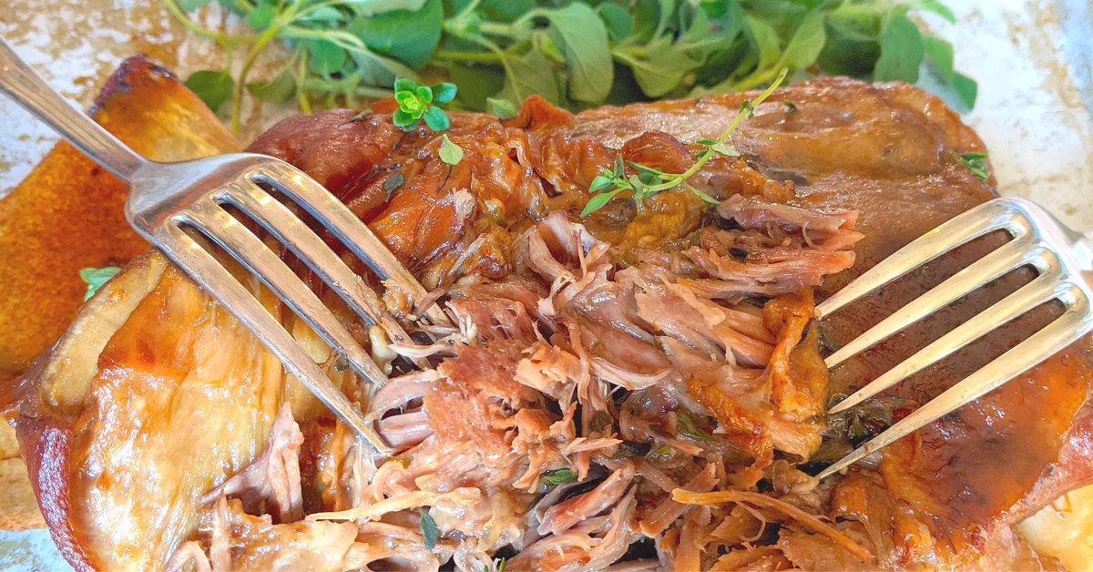 Read more about the article Slow Cooker Mint Lamb Shanks: A Taste of Home
